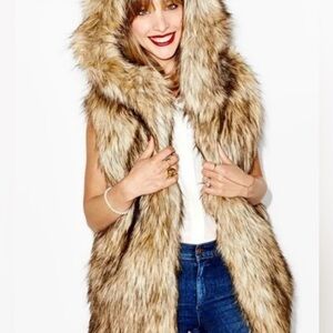 Aritzia Sunday Best Ovid faux fur vest size XXS